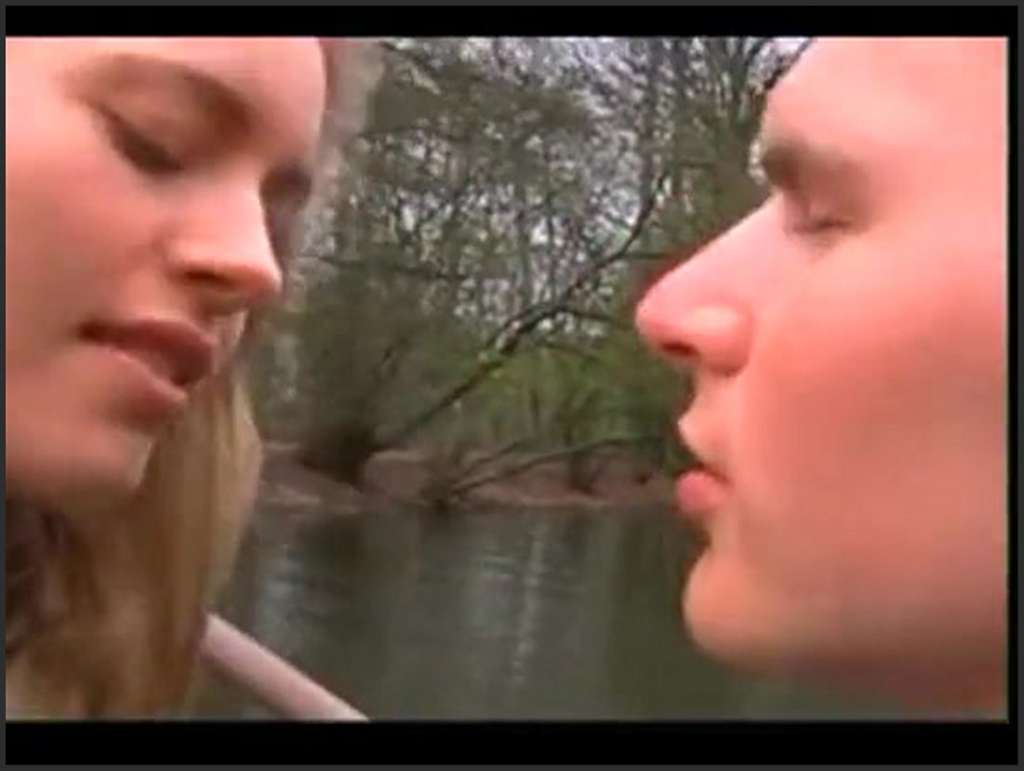 Anja Juliette Laval und Sextoy die Löcher der molligen Ebony gestopft