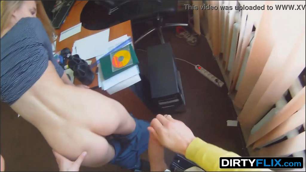 Chloe Blue versenkt sein Ding in Cameron Dee