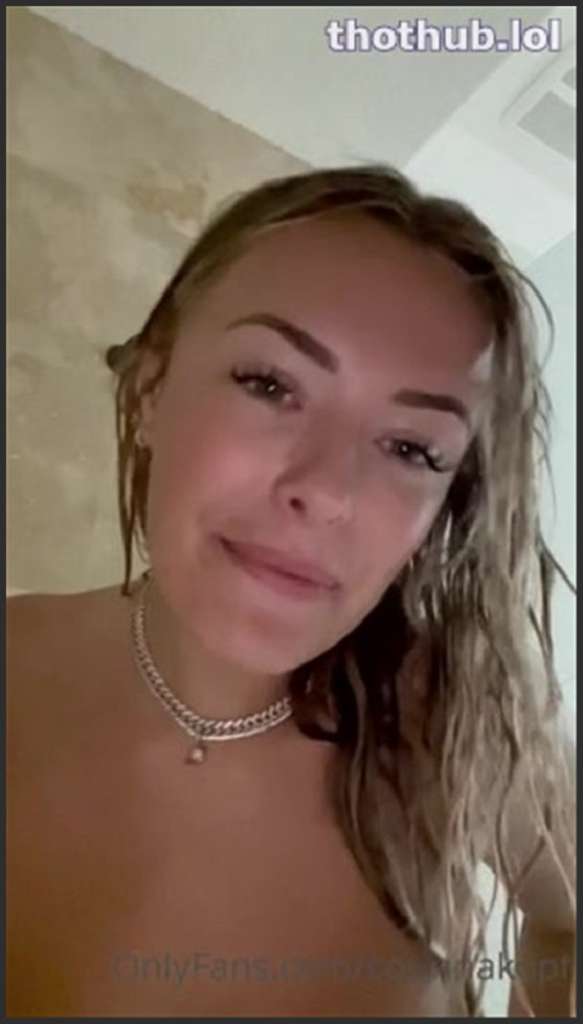 Corinna Kopf    Erotik Video Milf masturbiert ihre perfekte Muschi