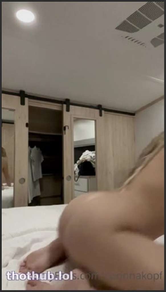Corinna Kopf dem Stecher den Schwanz blasen