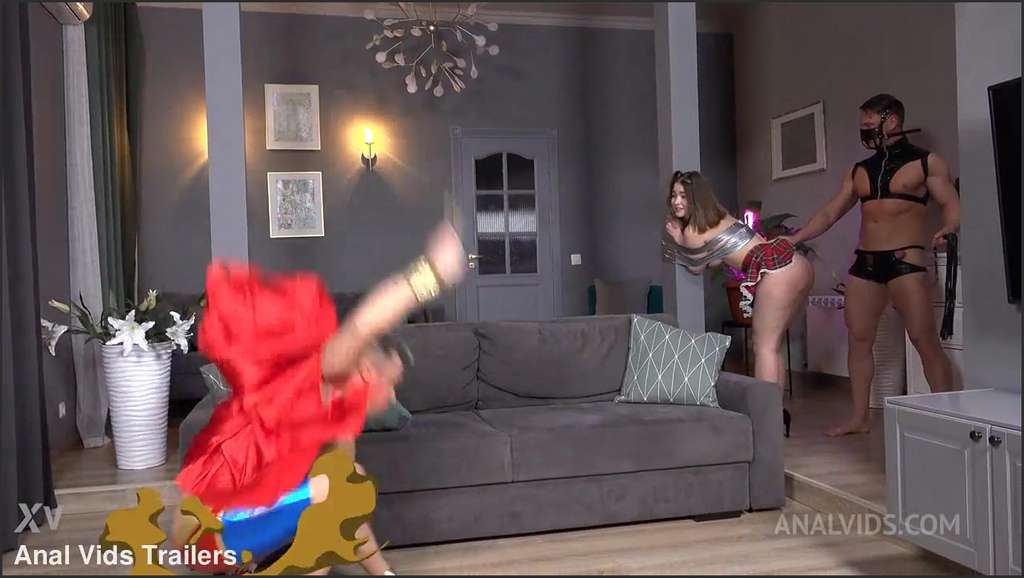 Mia Piper Star wird gefickt und schluckt Sperma bei deutschen Dreier Fick