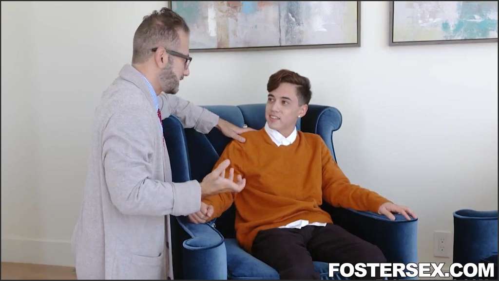 Vollbusige Mutter und Sohn haben heimlich beim Sex im Freien gefilmt