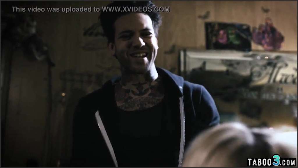 Rough zelebriert das Masturbieren