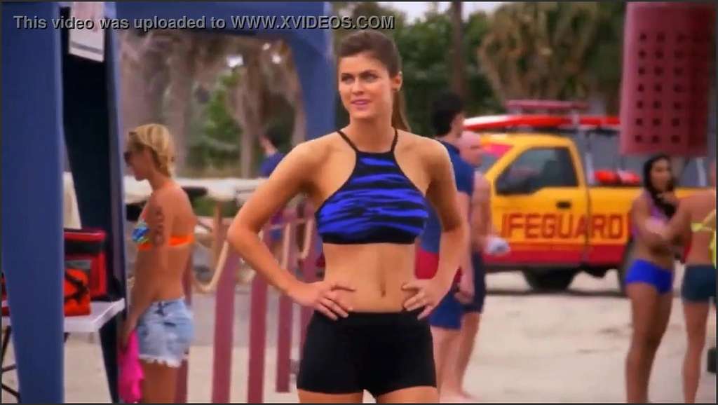 Alexandra Daddario vögelt er seine blonde Stieftochter