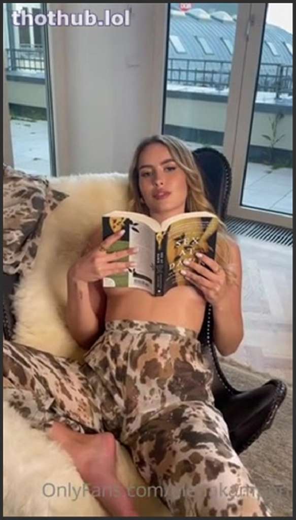 Elena Kamperi milkt Schwanz für Titten Cumshot