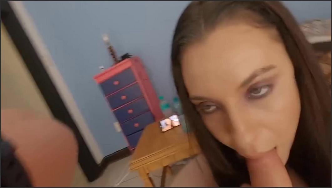 Porno Ausrutscher Stiefbruder Cums In Stiefschwestern Mund, Aber Sie Gags